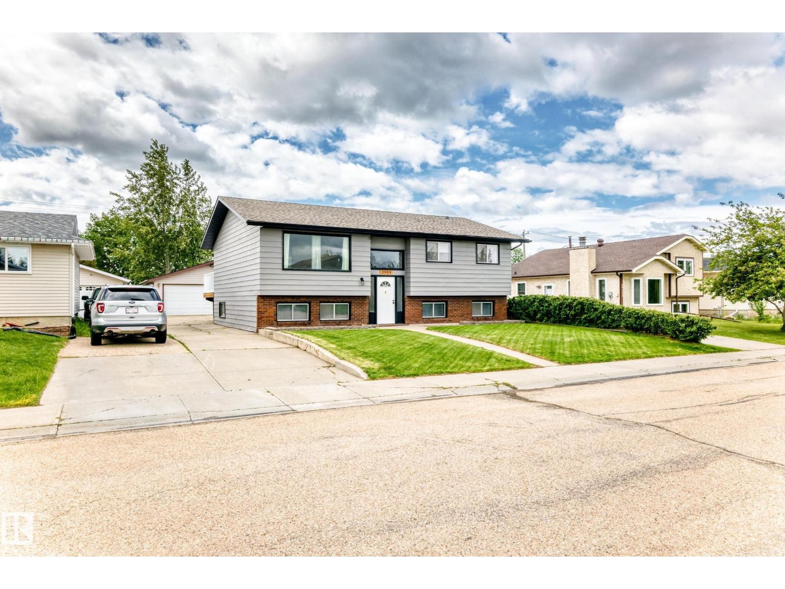 3909 39 AV — photo 63