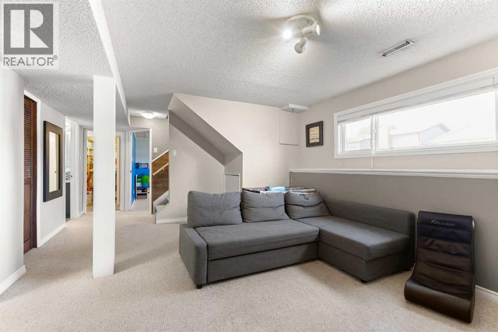 456 Sissons Crescent SE — photo 18