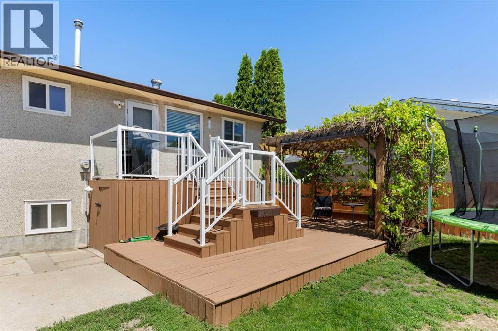 456 Sissons Crescent SE — photo 33