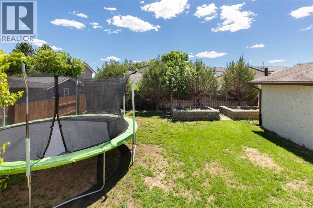 456 Sissons Crescent SE — photo 37