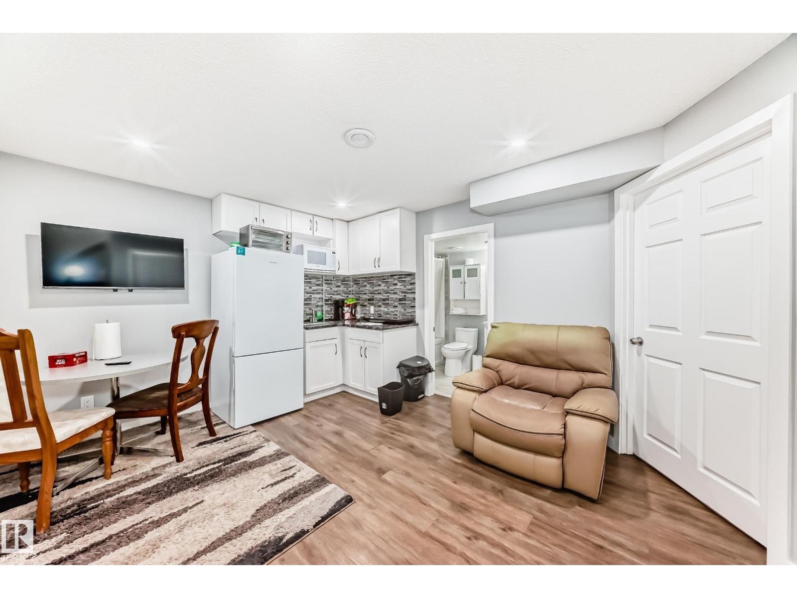 893 Ebbers Crescent NW — photo 46