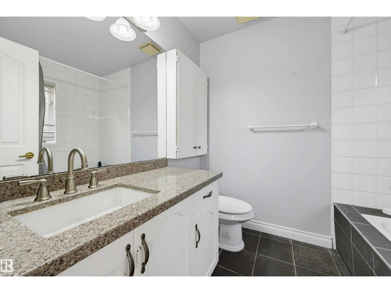 11107 98 AV NW - 18