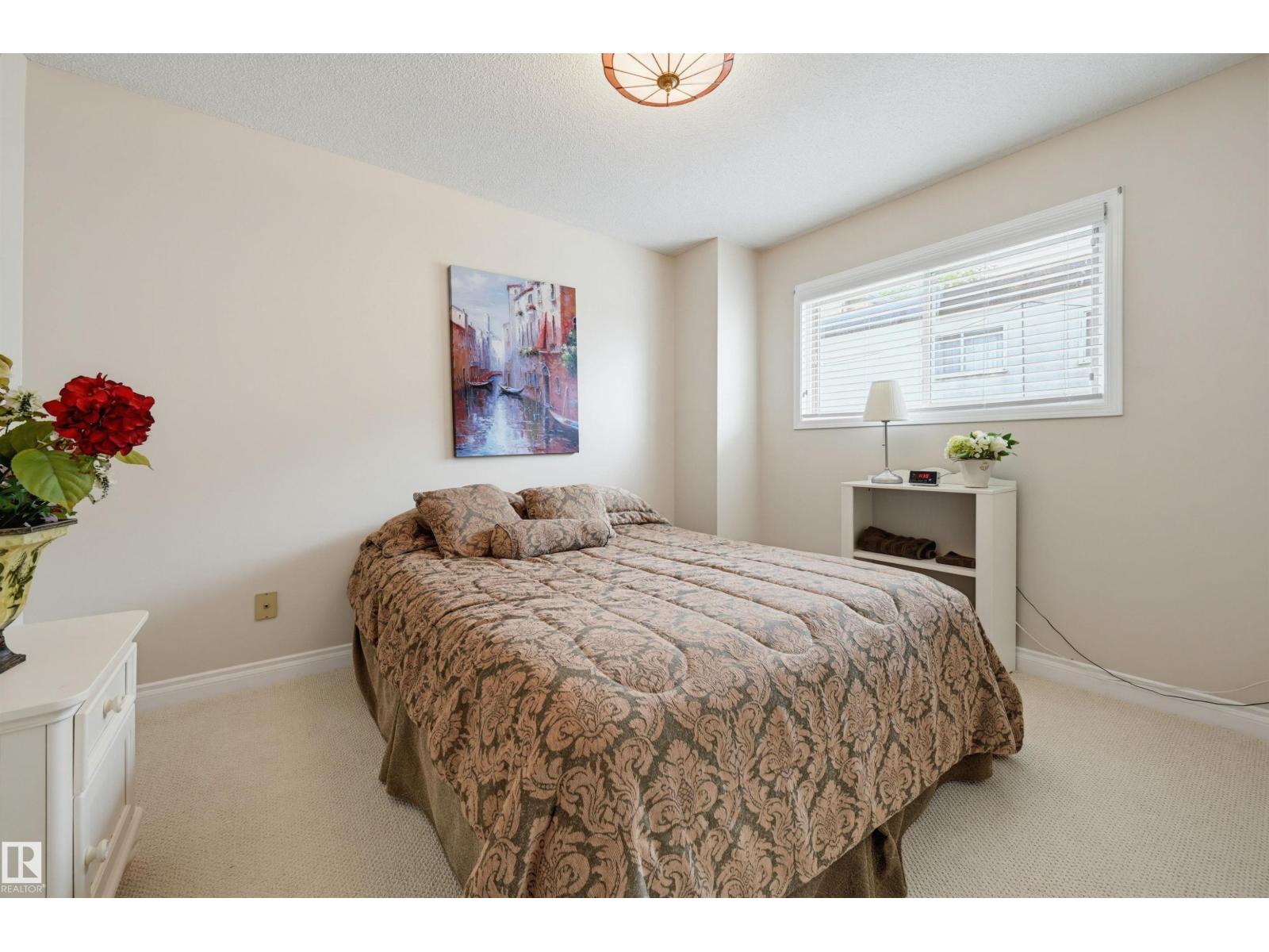 11107 98 AV NW - 23