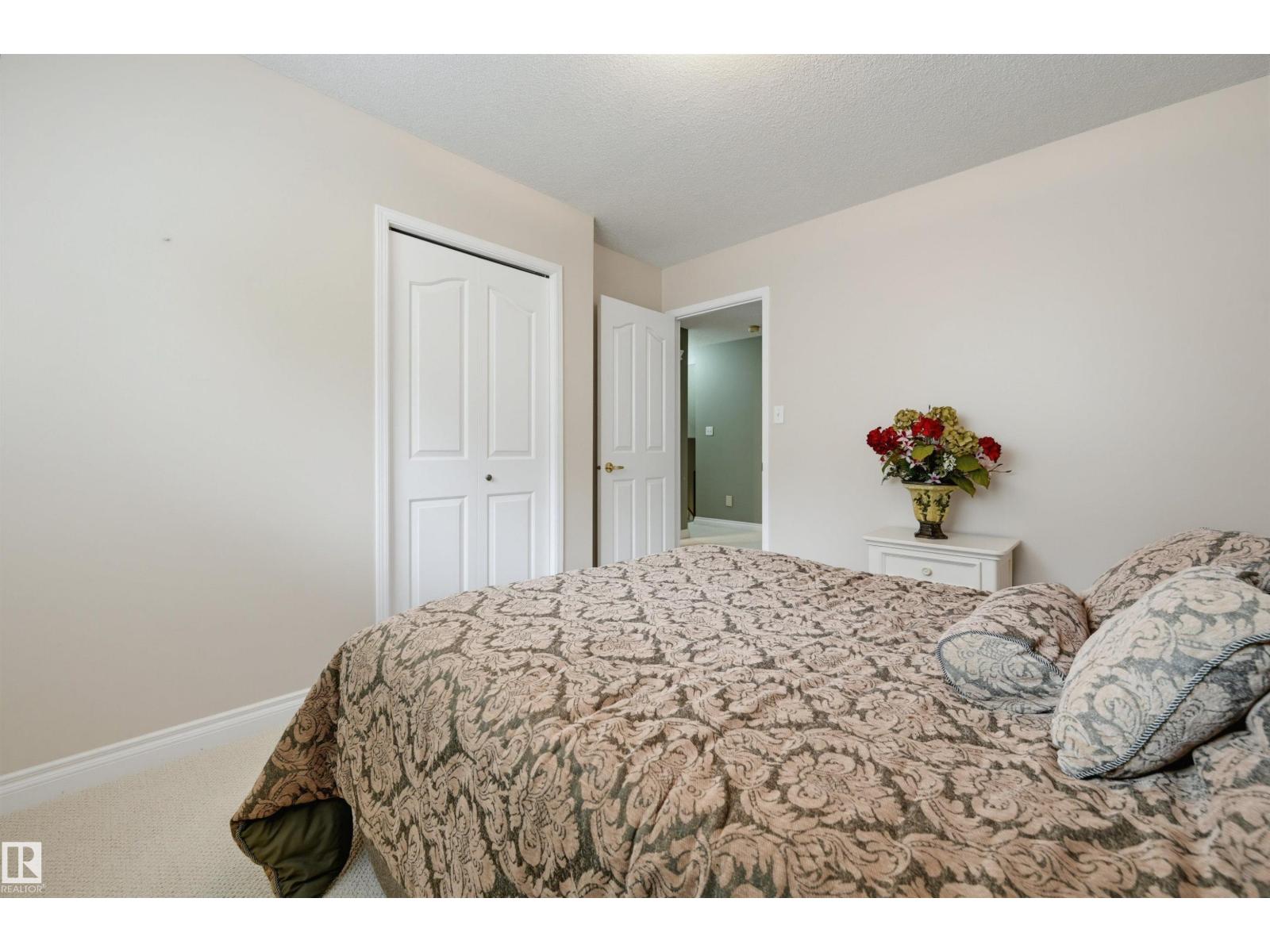 11107 98 AV NW - 24