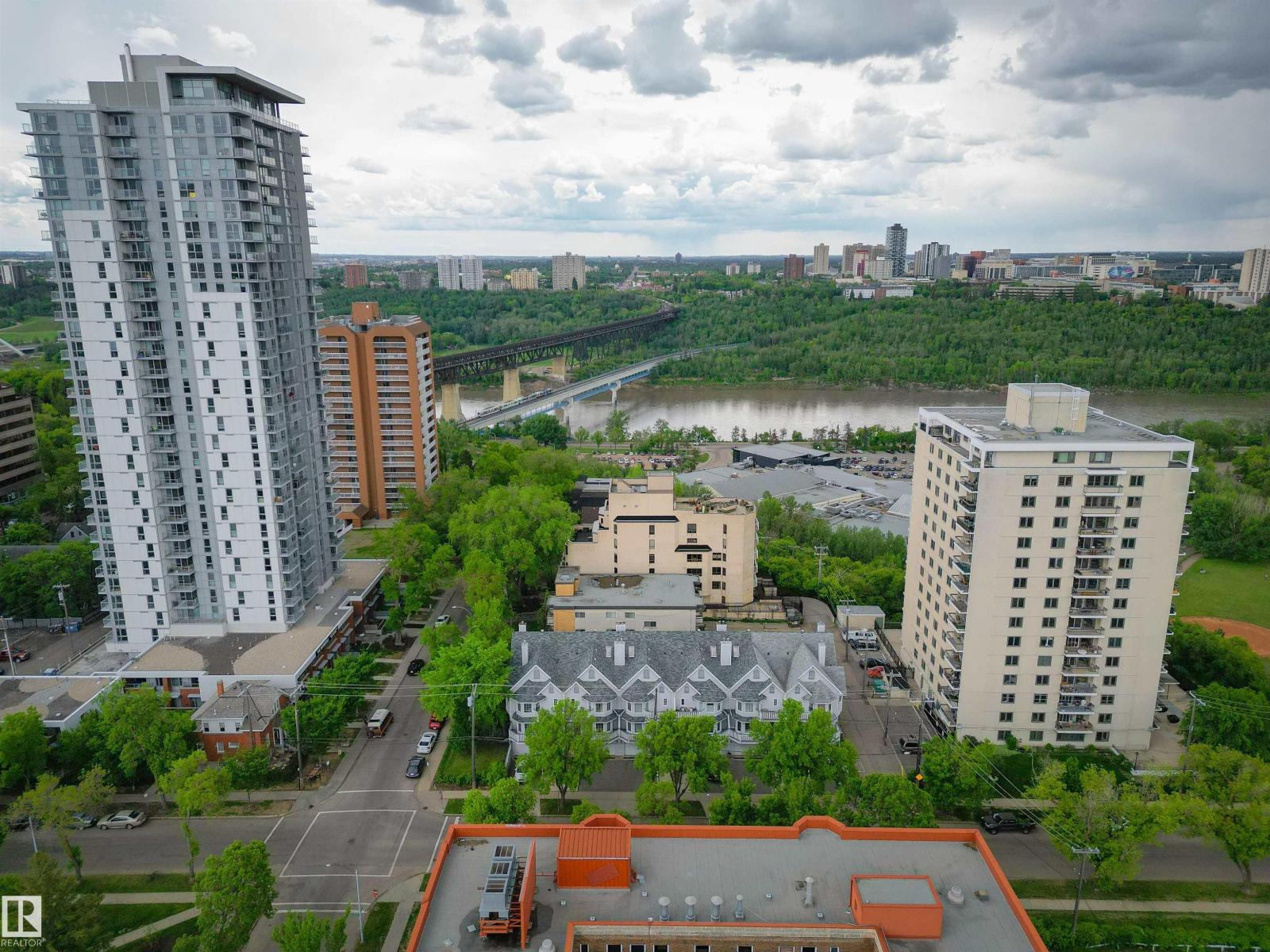 11107 98 AV NW - 46