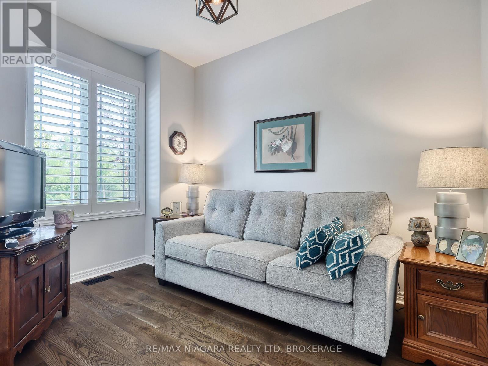 #18 9528 HENDERSHOT BOULEVARD - 11
