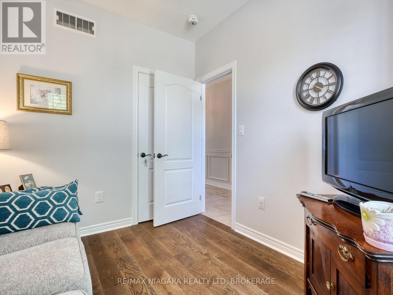 #18 9528 HENDERSHOT BOULEVARD - 12