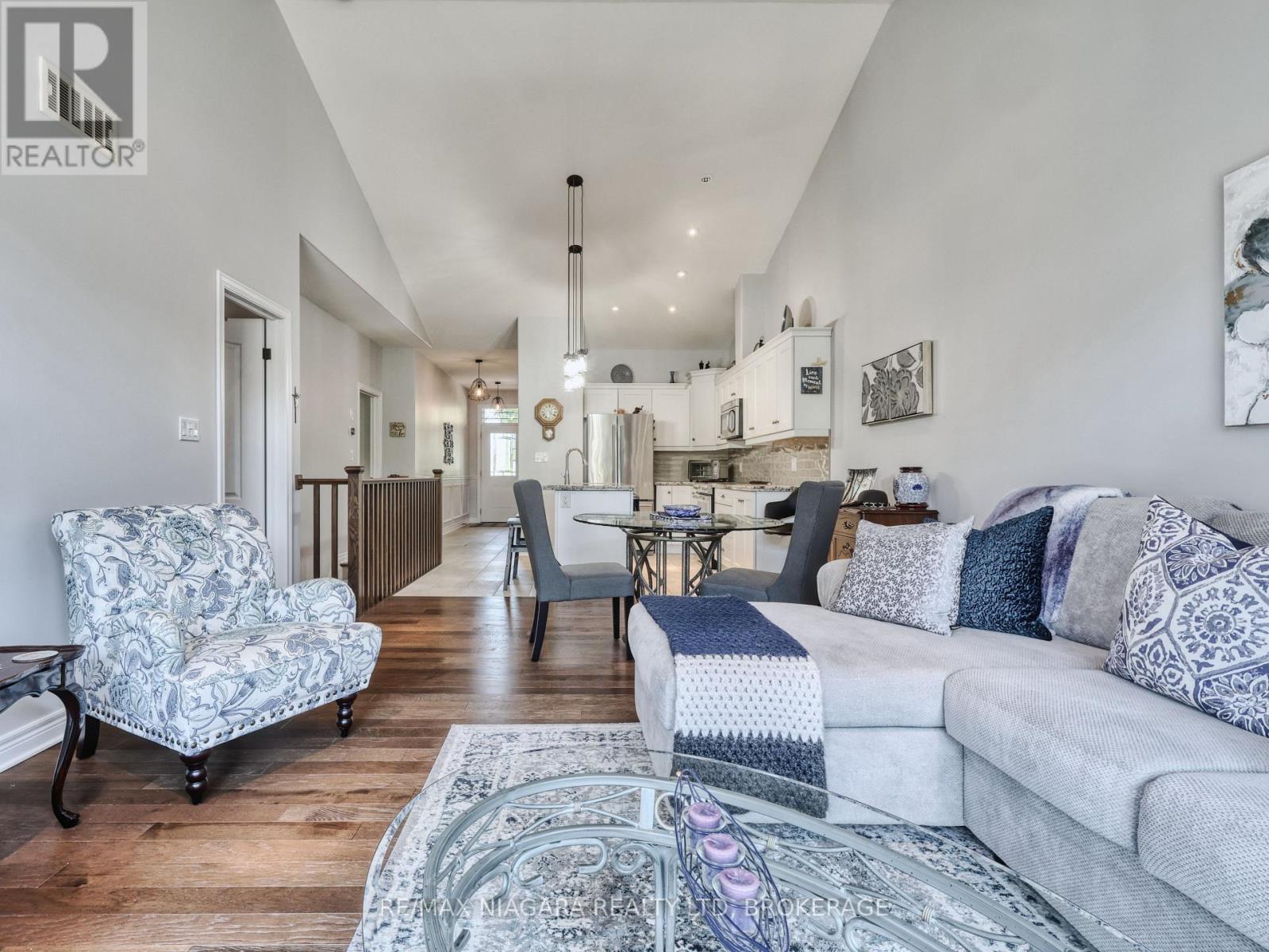 #18 9528 HENDERSHOT BOULEVARD - 23