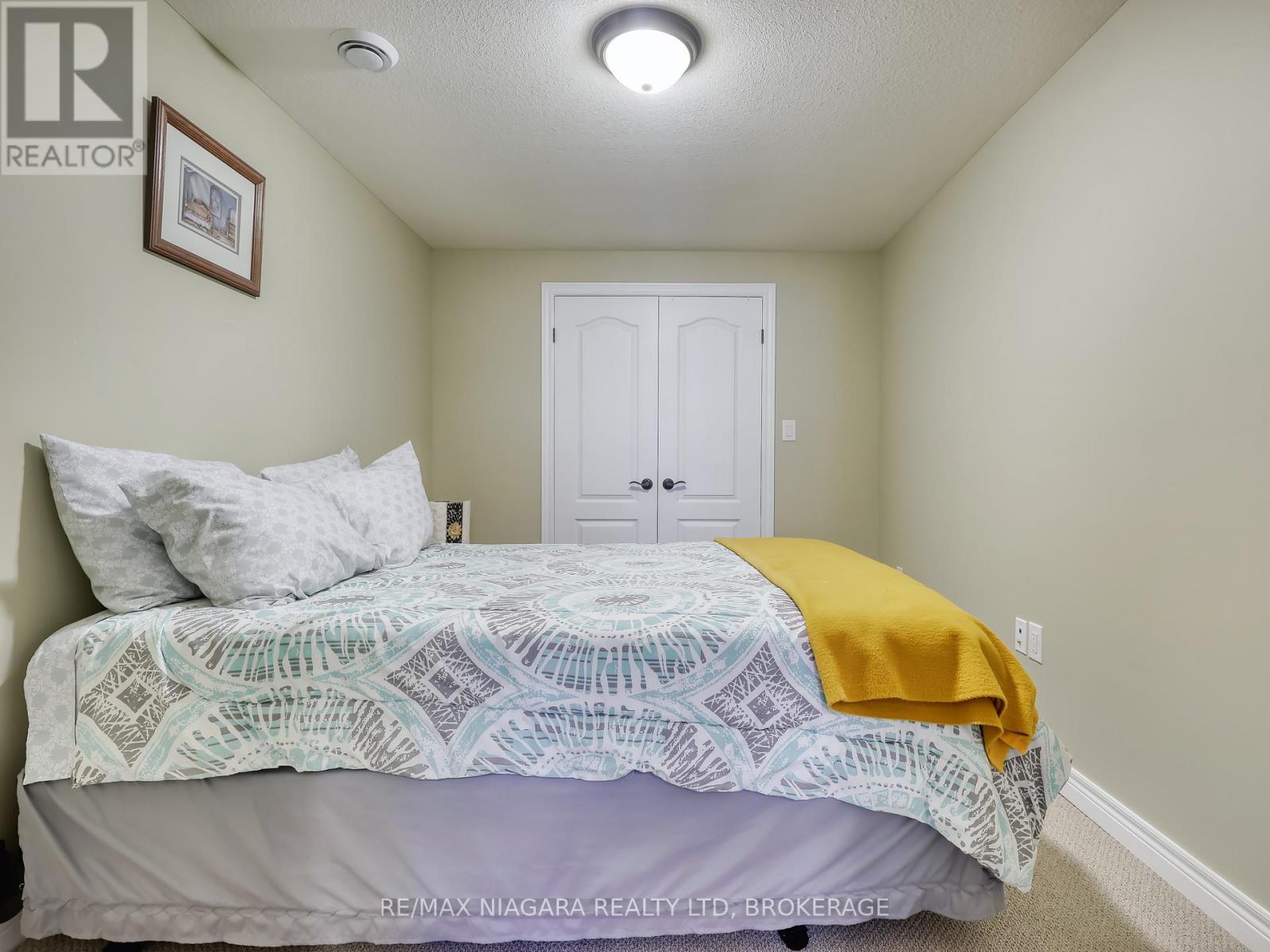 #18 9528 HENDERSHOT BOULEVARD - 32