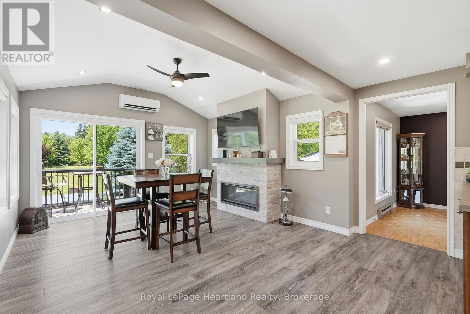 1041 HOWICK STREET - 11