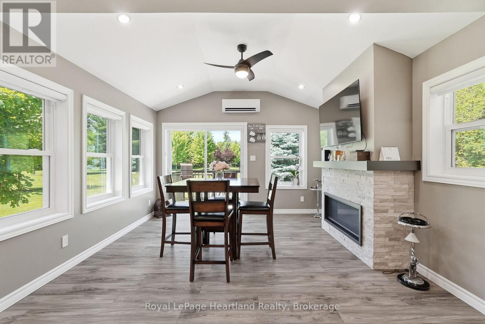 1041 HOWICK STREET - 12