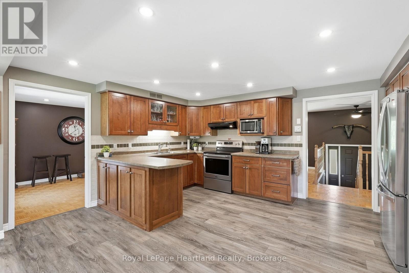 1041 HOWICK STREET - 14