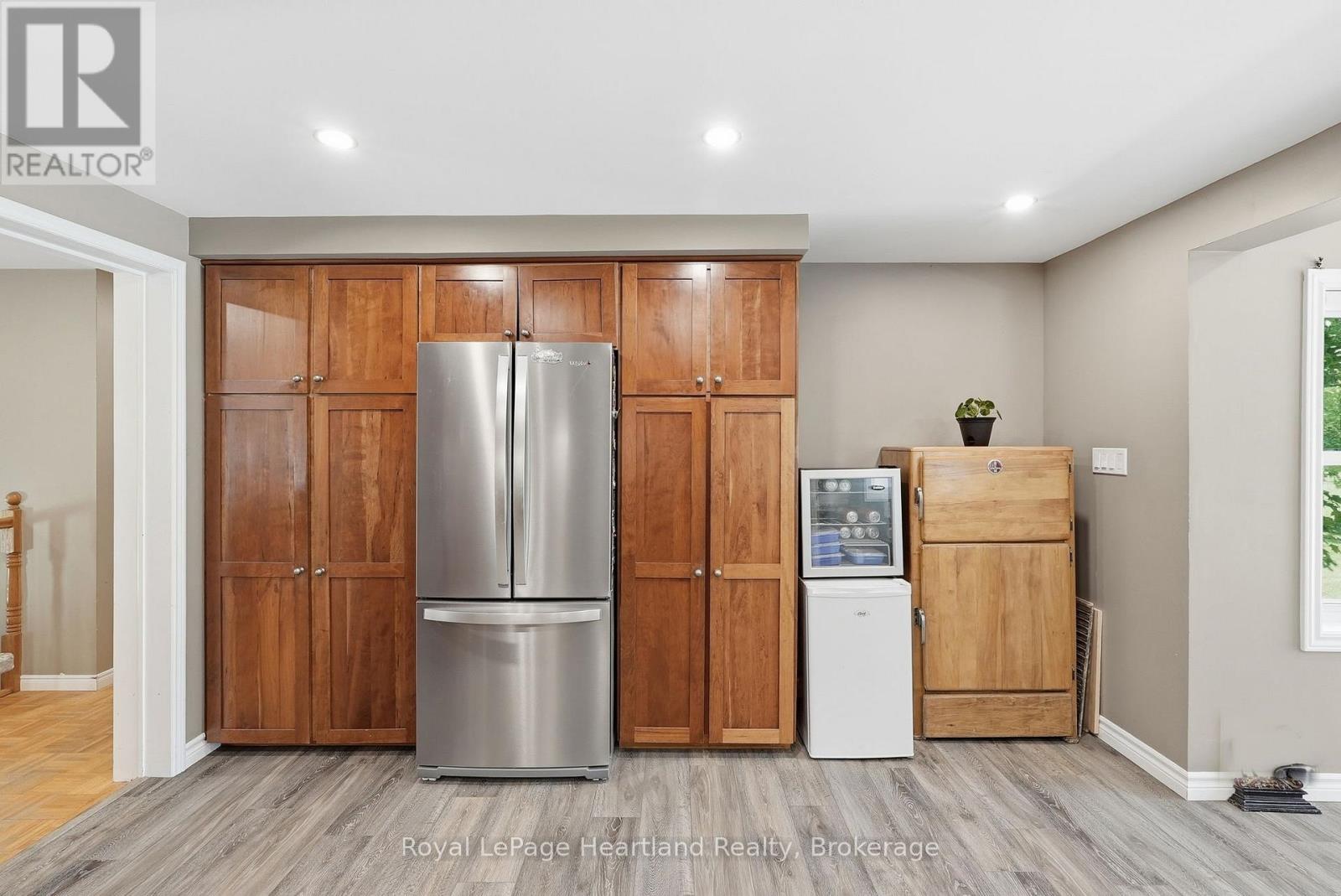 1041 HOWICK STREET - 16
