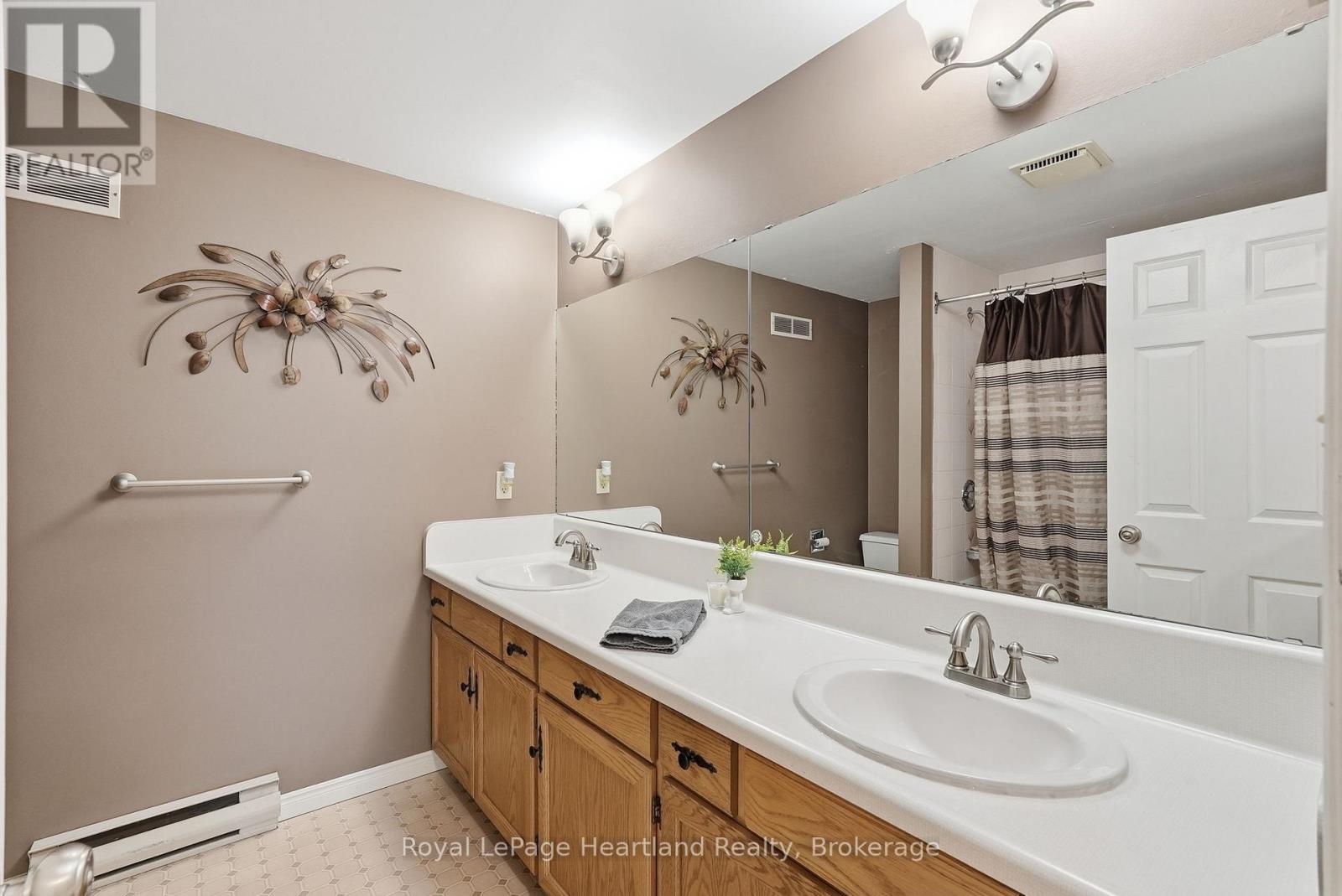1041 HOWICK STREET - 20