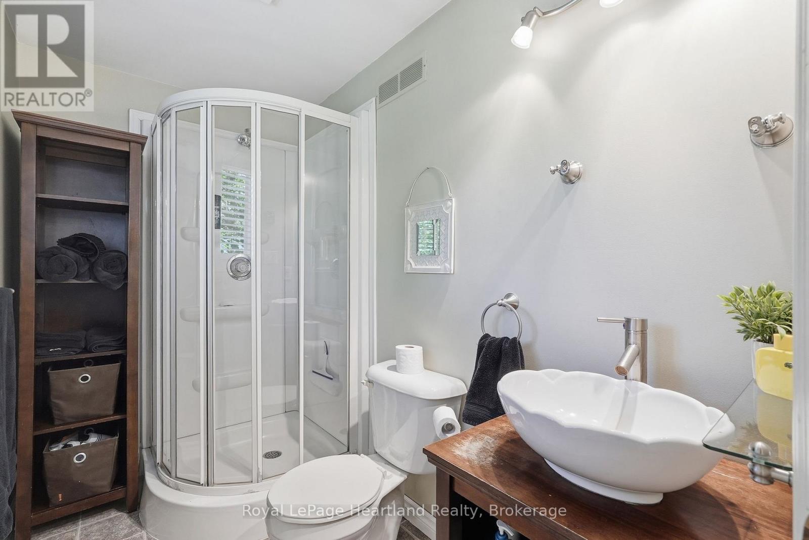 1041 HOWICK STREET - 24