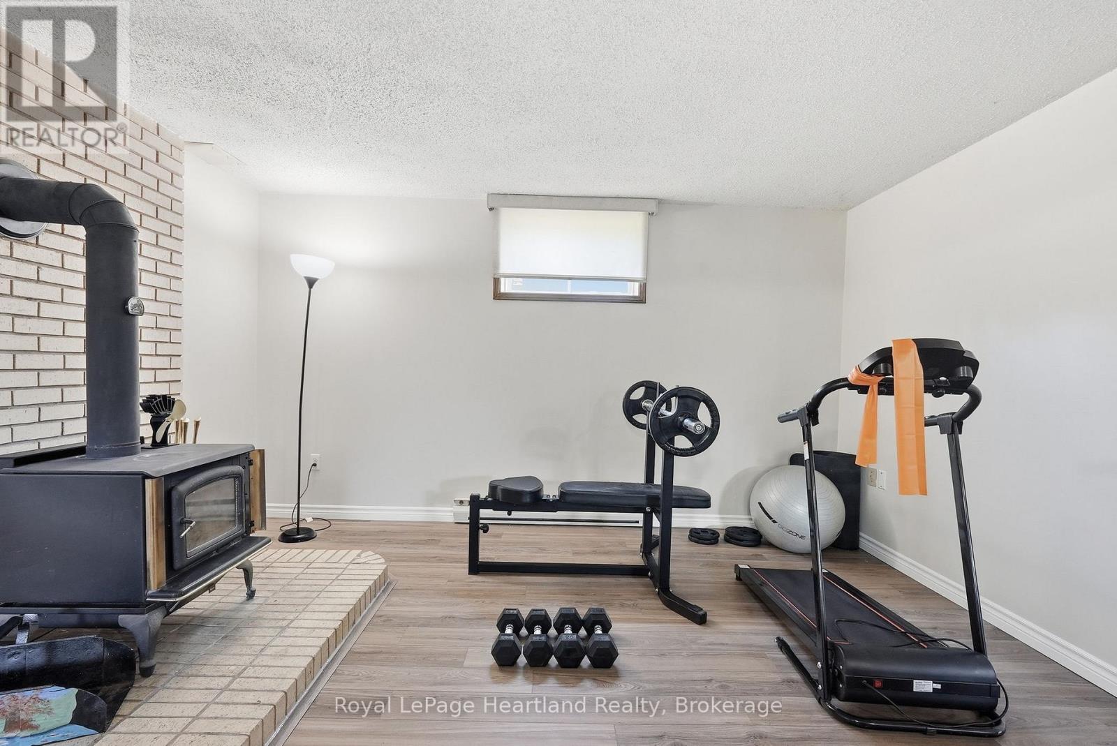 1041 HOWICK STREET - 28