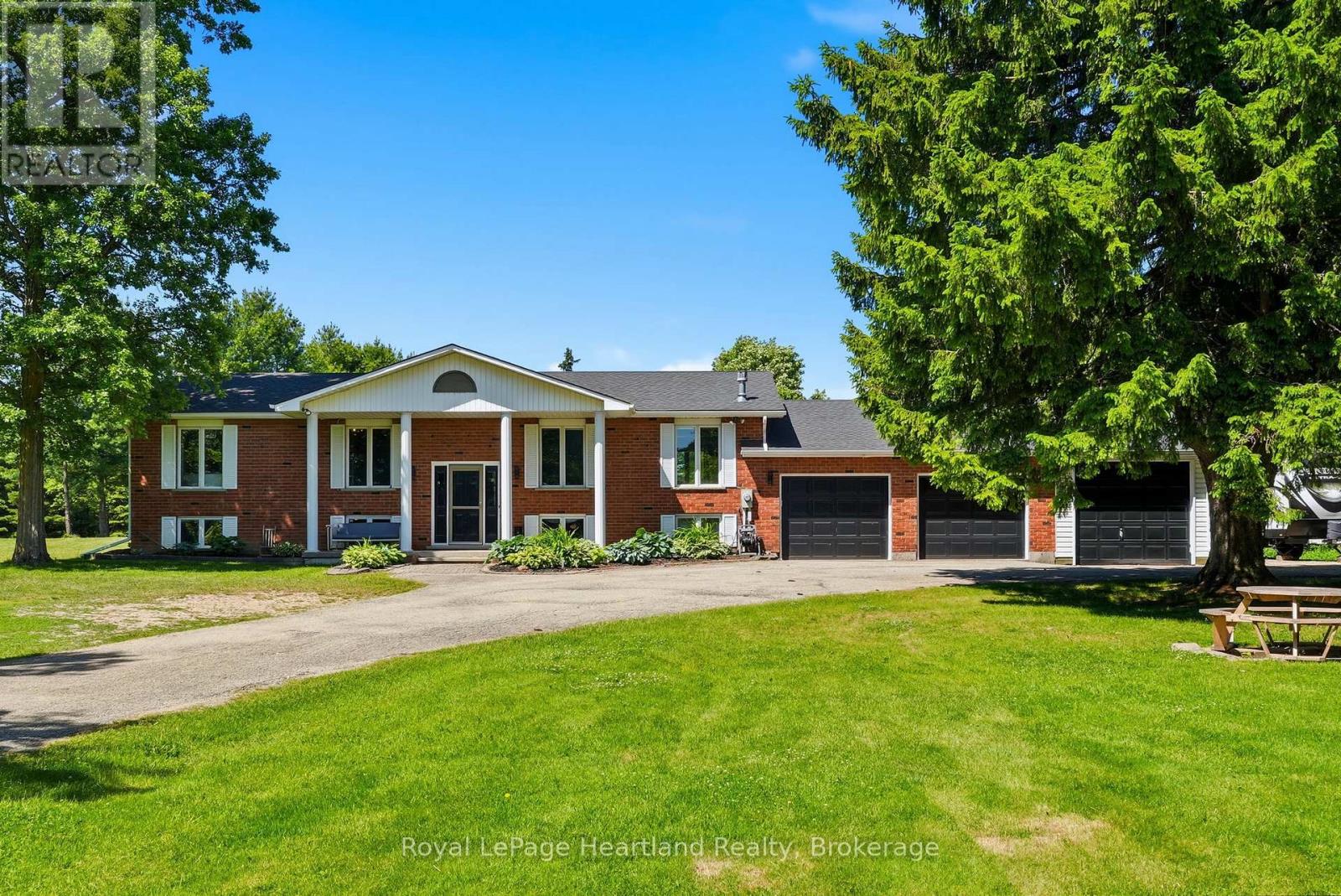 1041 HOWICK STREET - 3