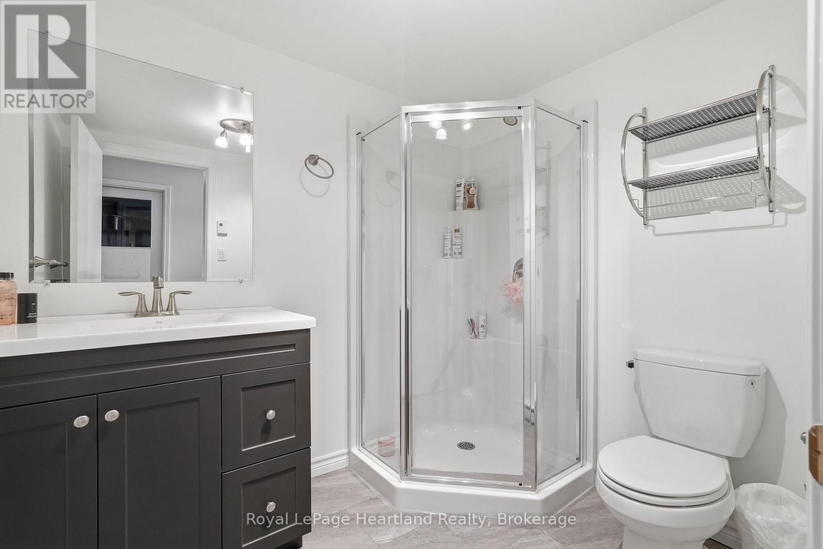 1041 HOWICK STREET - 30