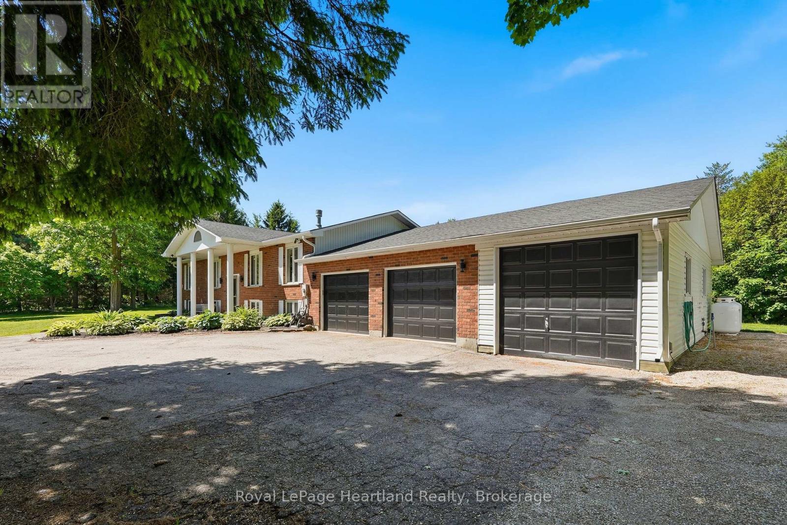 1041 HOWICK STREET - 32