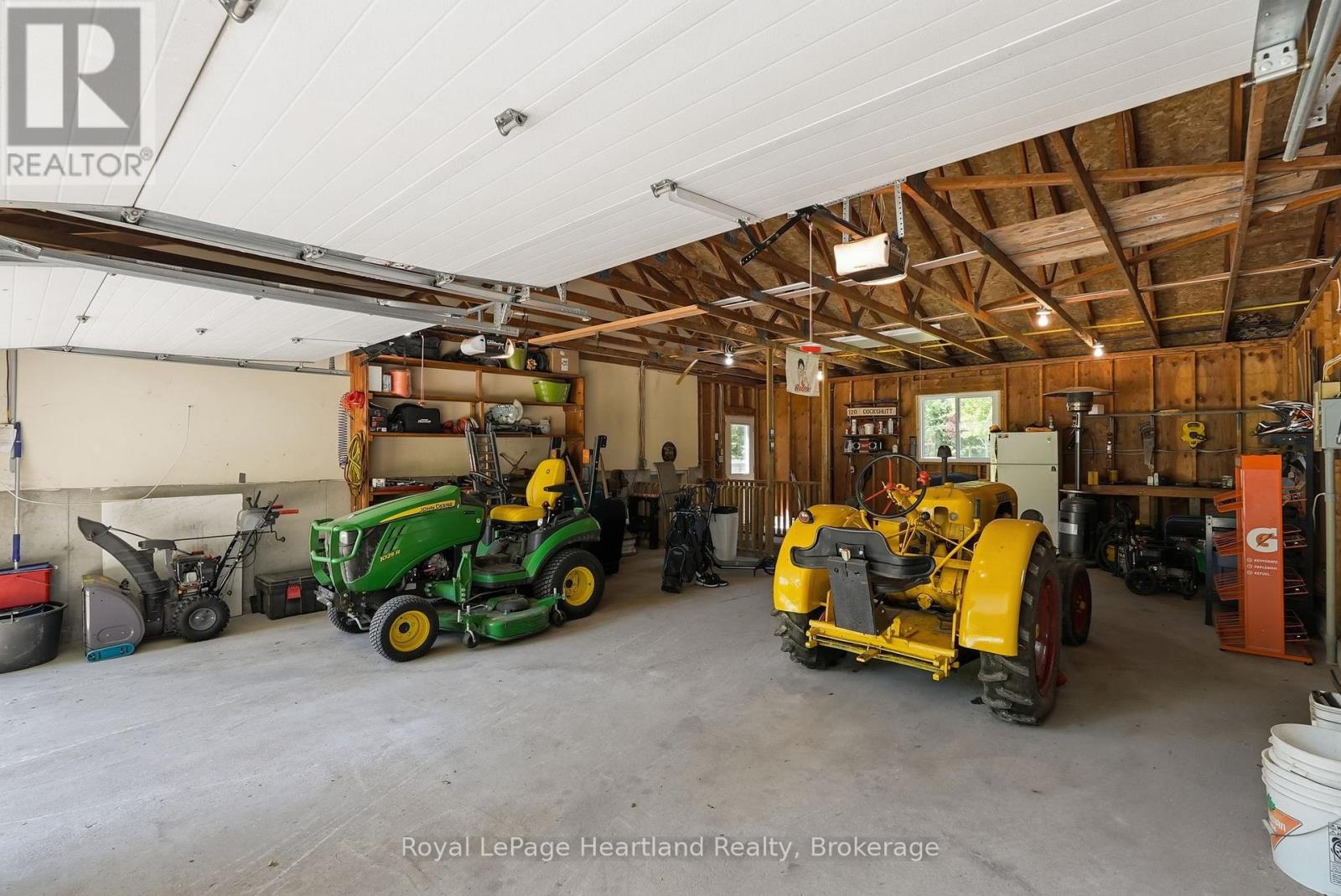1041 HOWICK STREET - 33