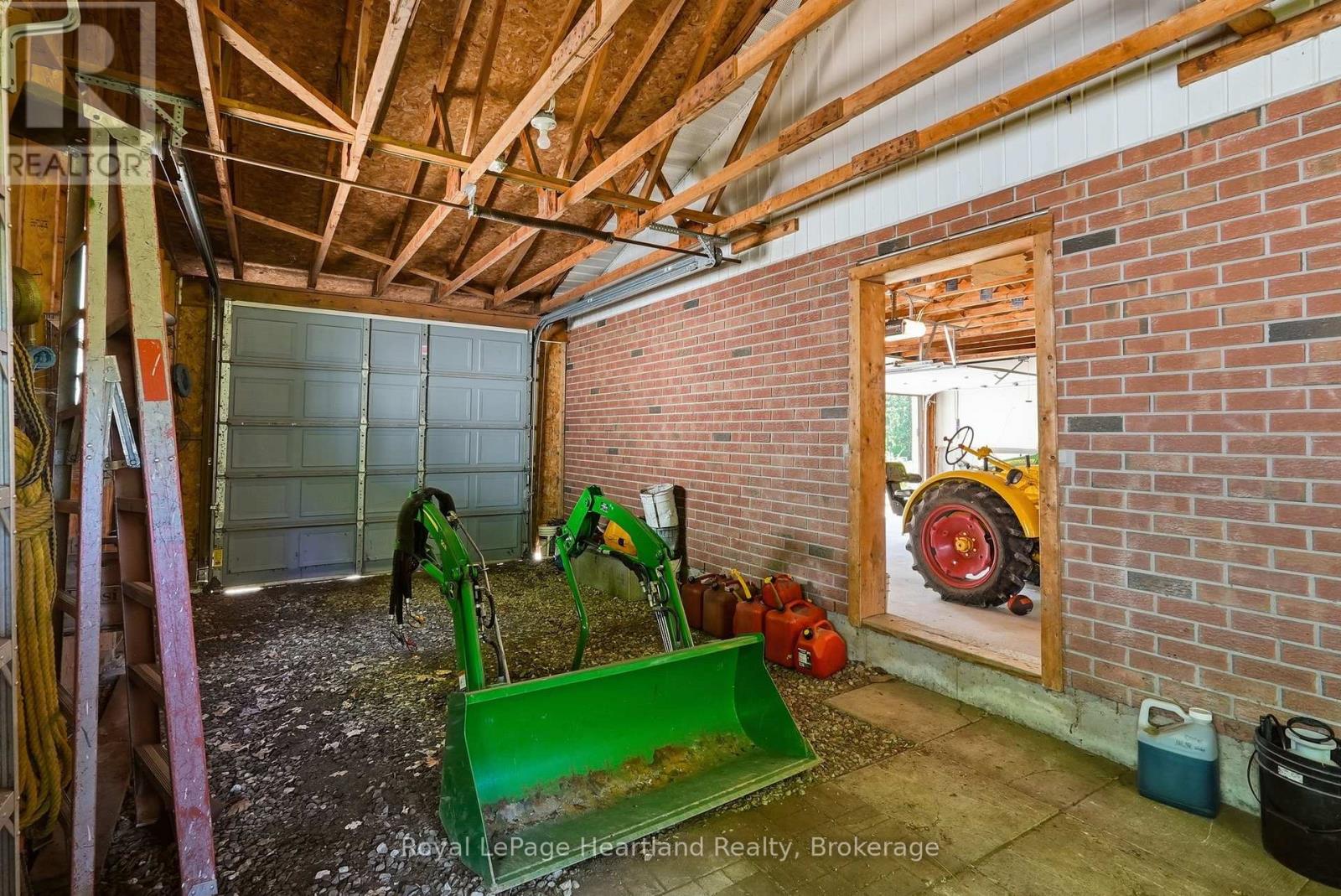 1041 HOWICK STREET - 34