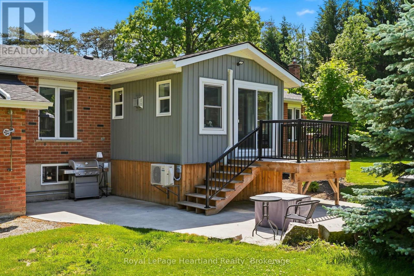 1041 HOWICK STREET - 35