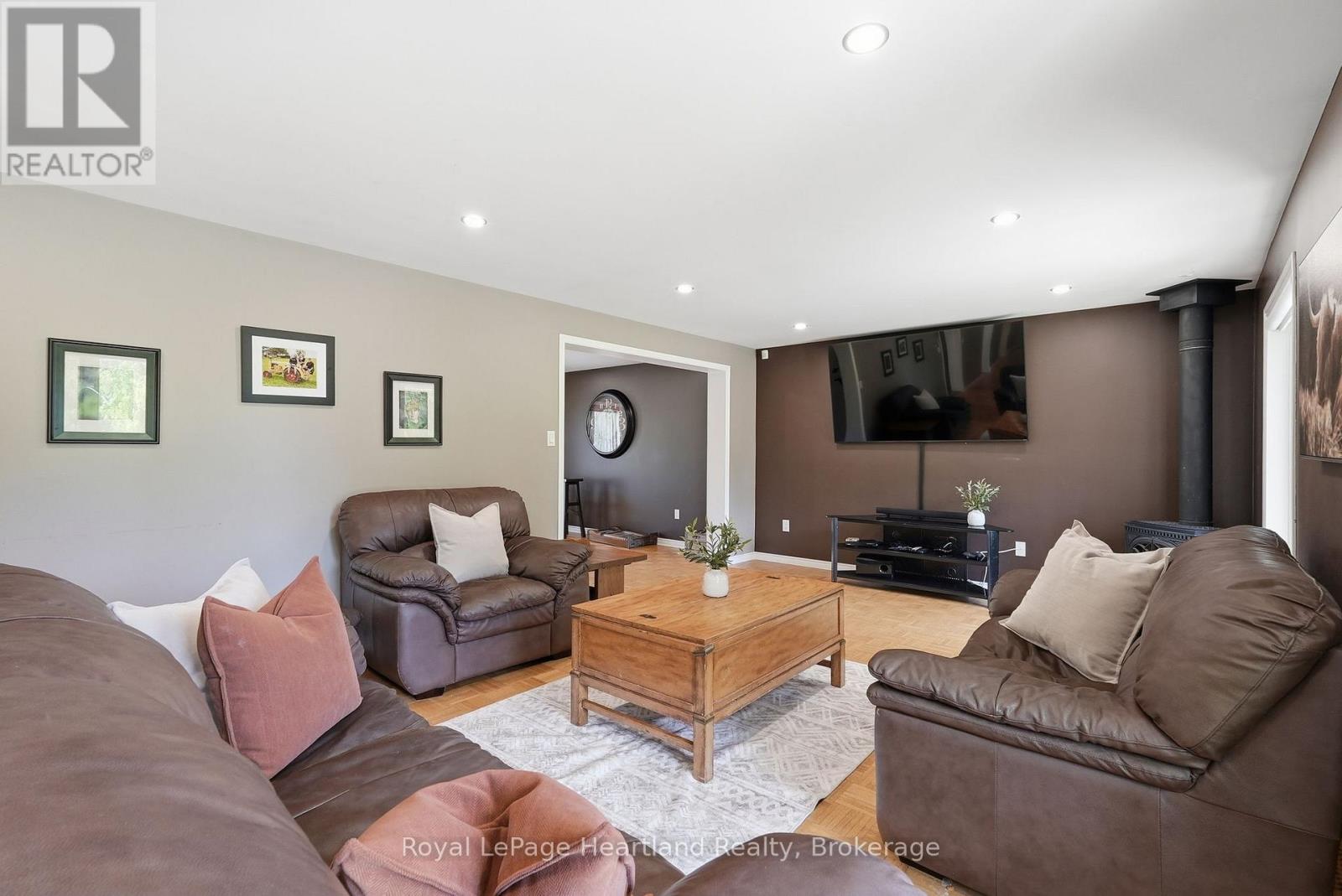1041 HOWICK STREET - 6