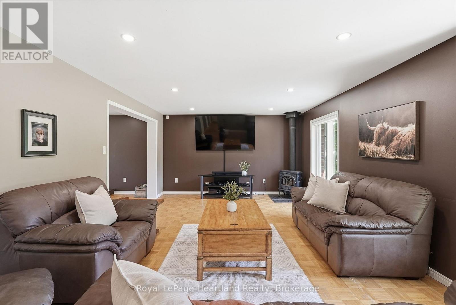 1041 HOWICK STREET - 7