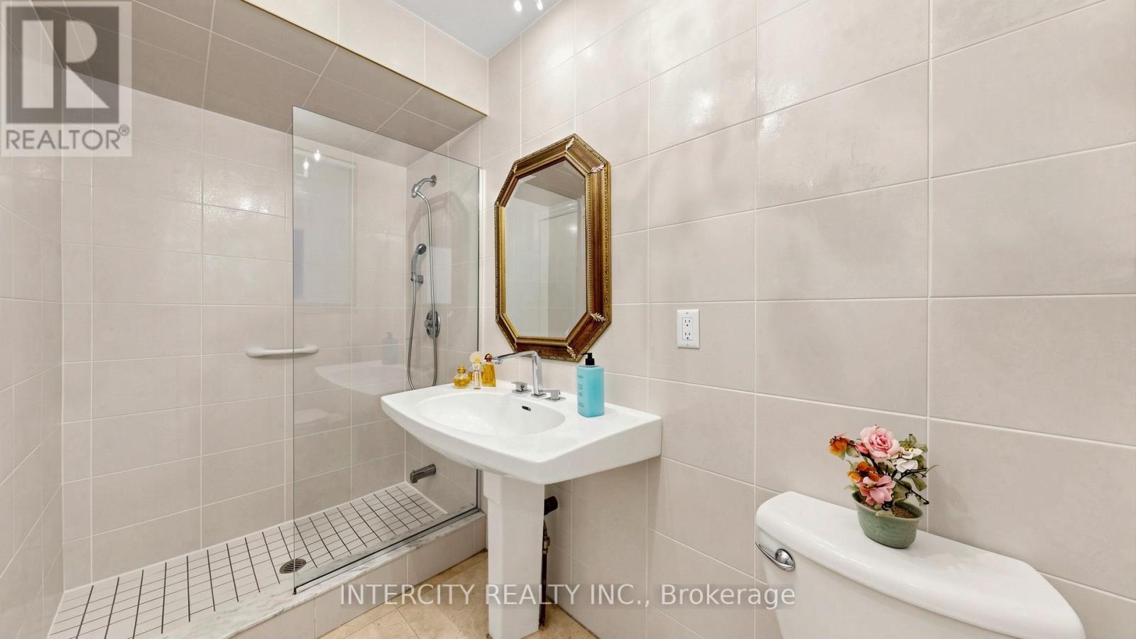 76 SPRUCE AVENUE - 23