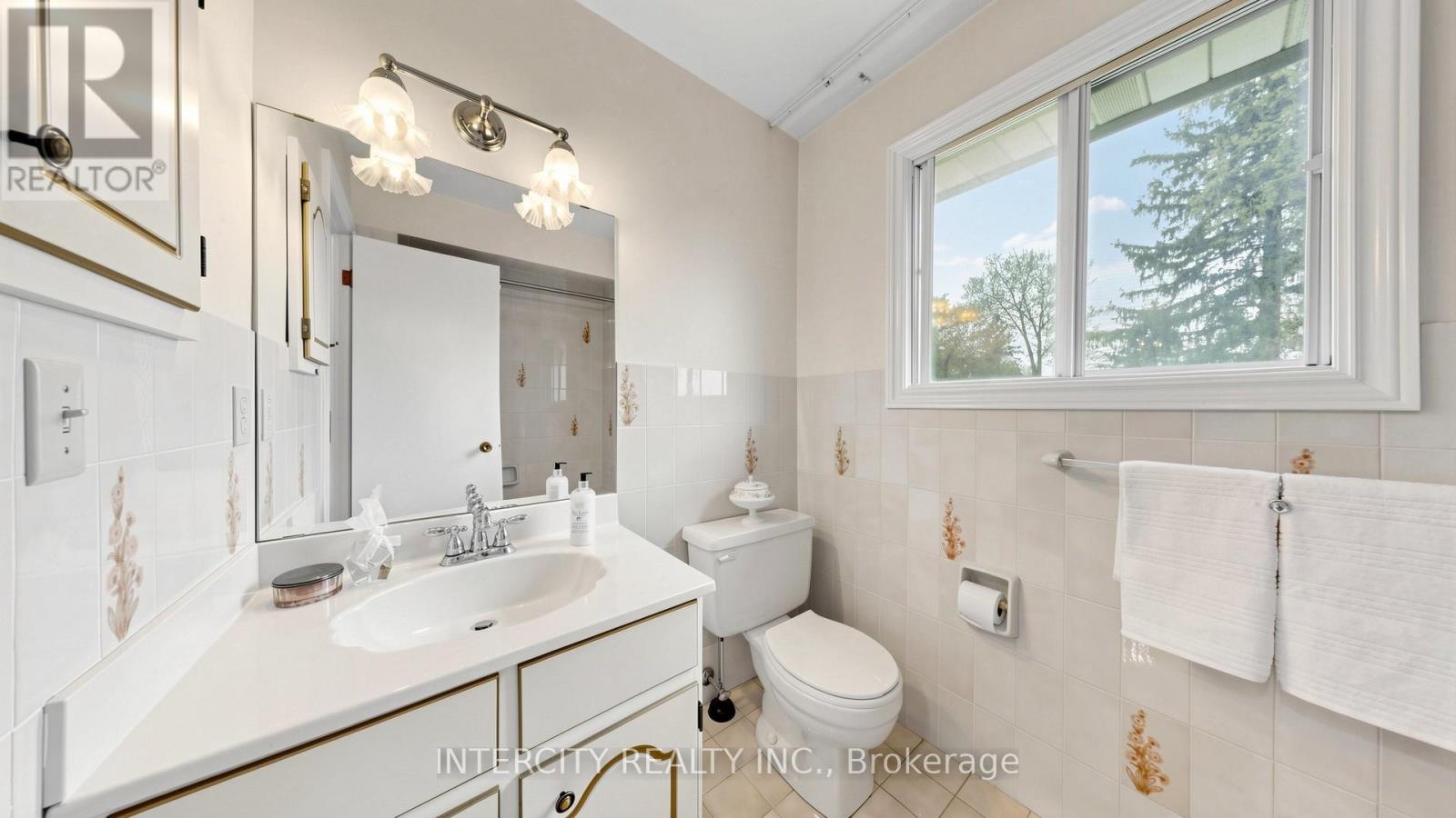 76 SPRUCE AVENUE - 30