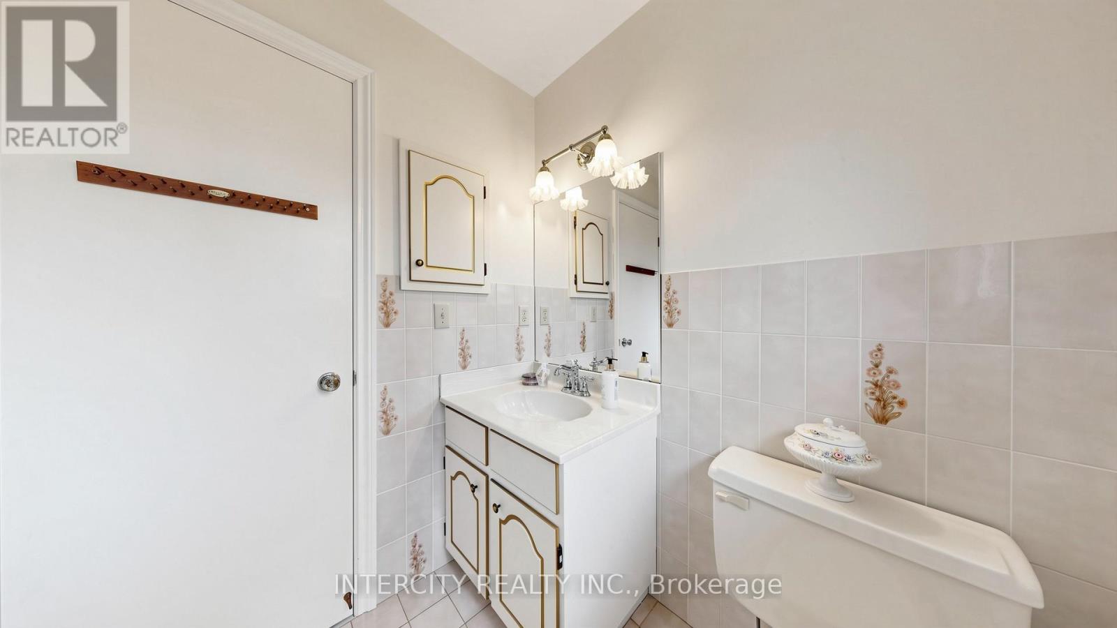 76 SPRUCE AVENUE - 31