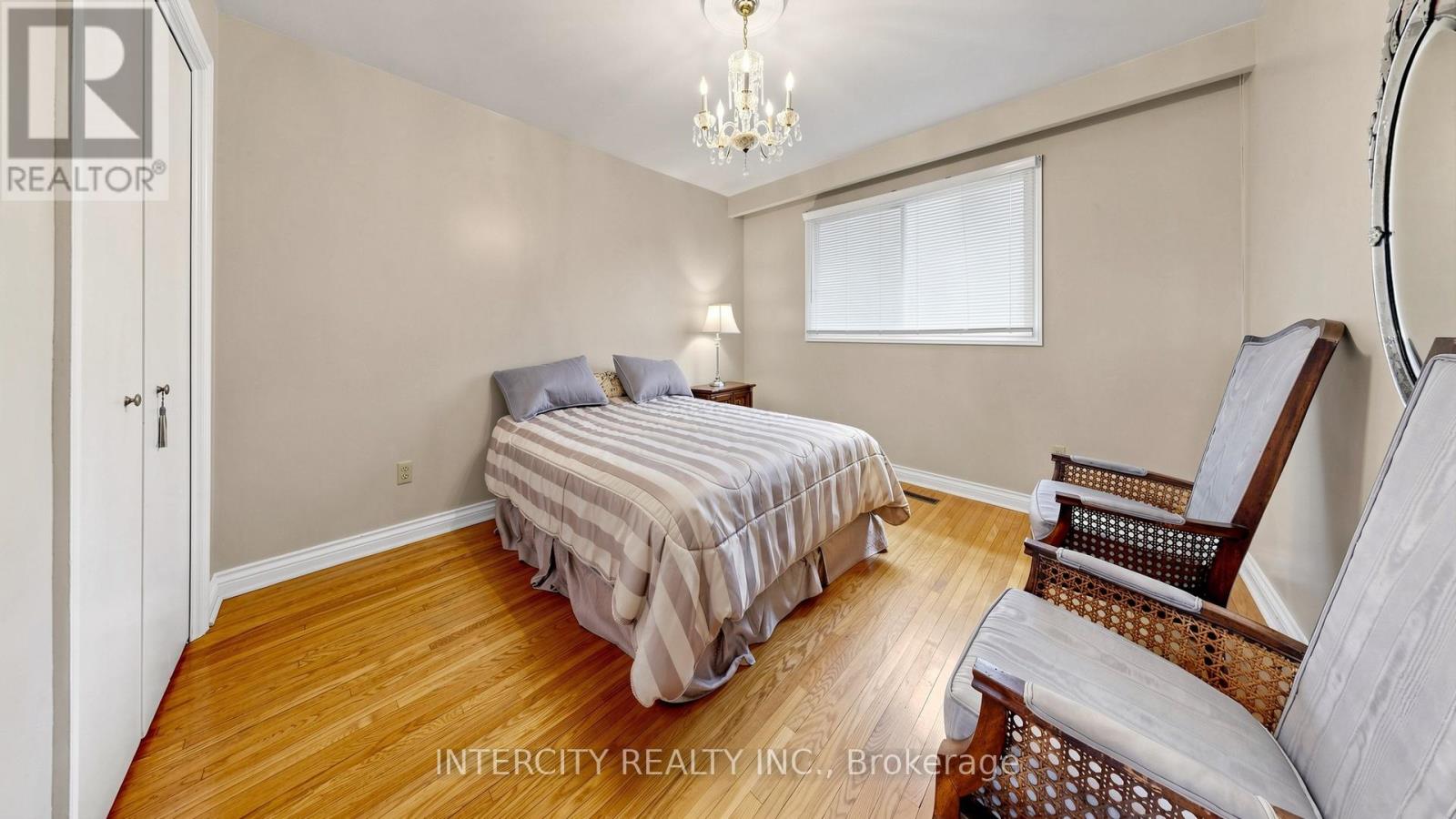 76 SPRUCE AVENUE - 33