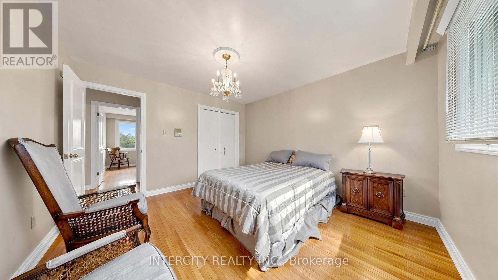 76 SPRUCE AVENUE - 34
