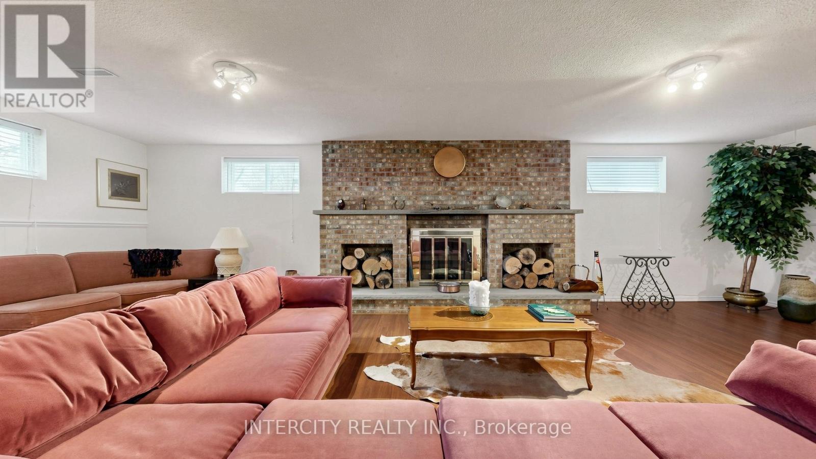 76 SPRUCE AVENUE - 44