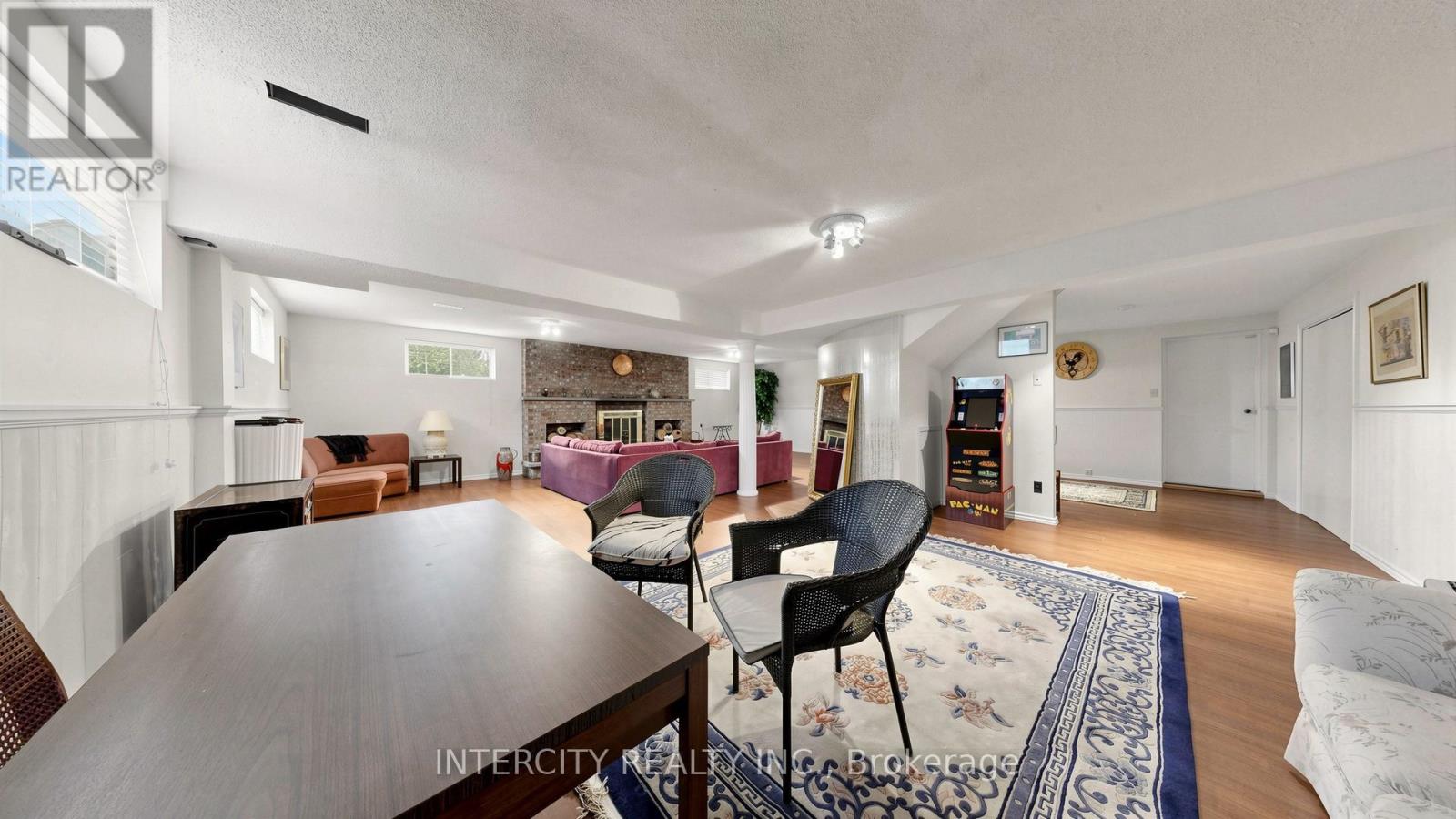 76 SPRUCE AVENUE - 46