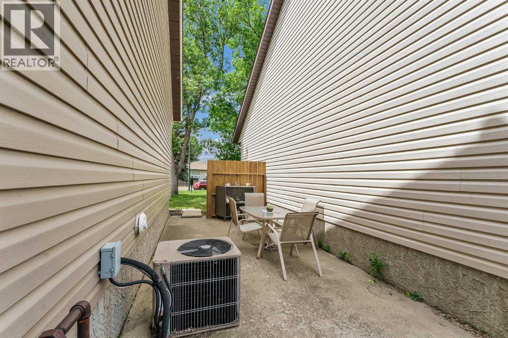 65 South Ridge Crescent SW — photo 37