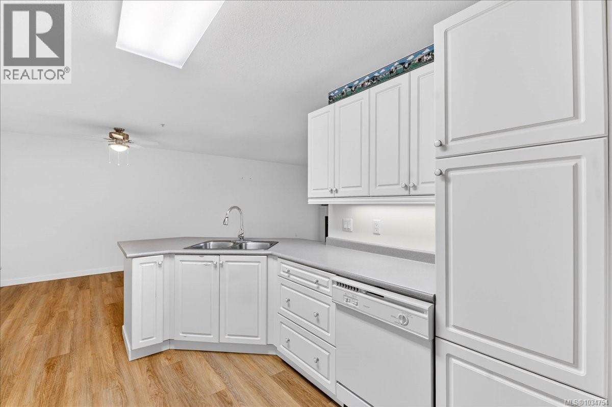 #205 2825 3rd Ave - 8