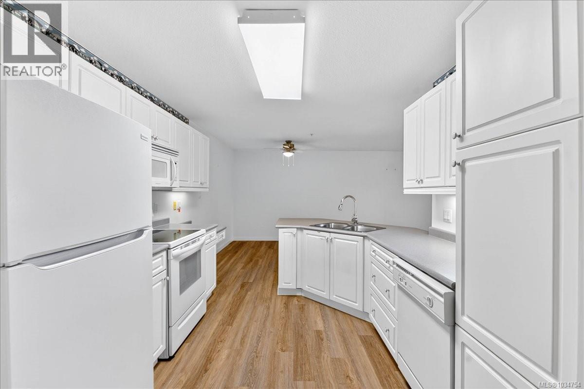 #205 2825 3rd Ave - 5