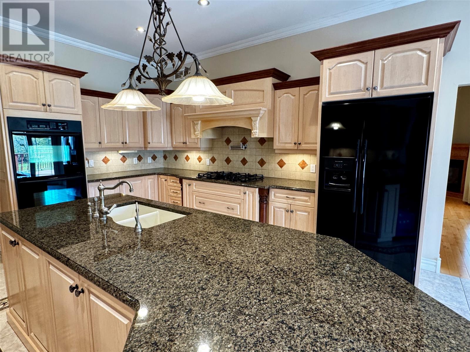 6 Tamarack Street - 12