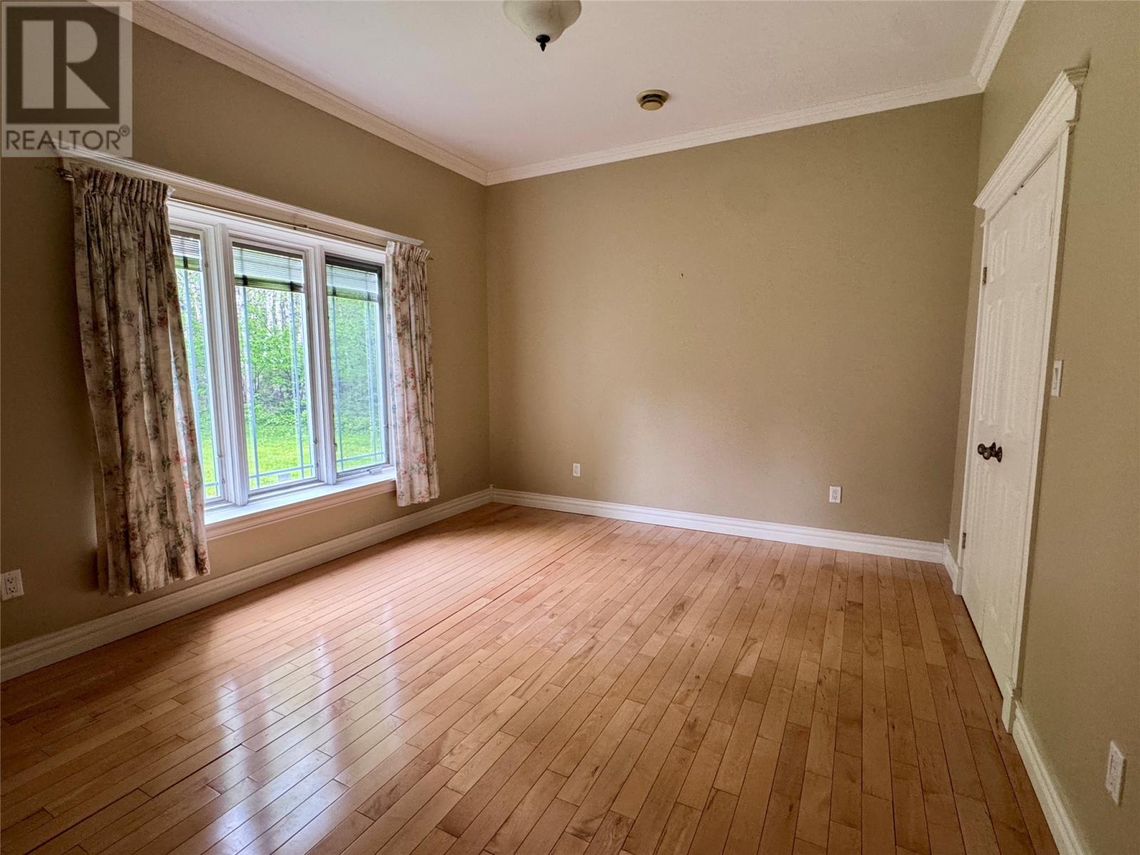 6 Tamarack Street - 46