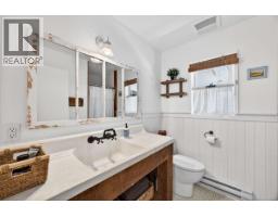 261 Mobrae Ave, Salt Spring, BC V8K1J7 Photo 20