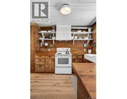 261 Mobrae Ave, Salt Spring, BC V8K1J7 Photo 13