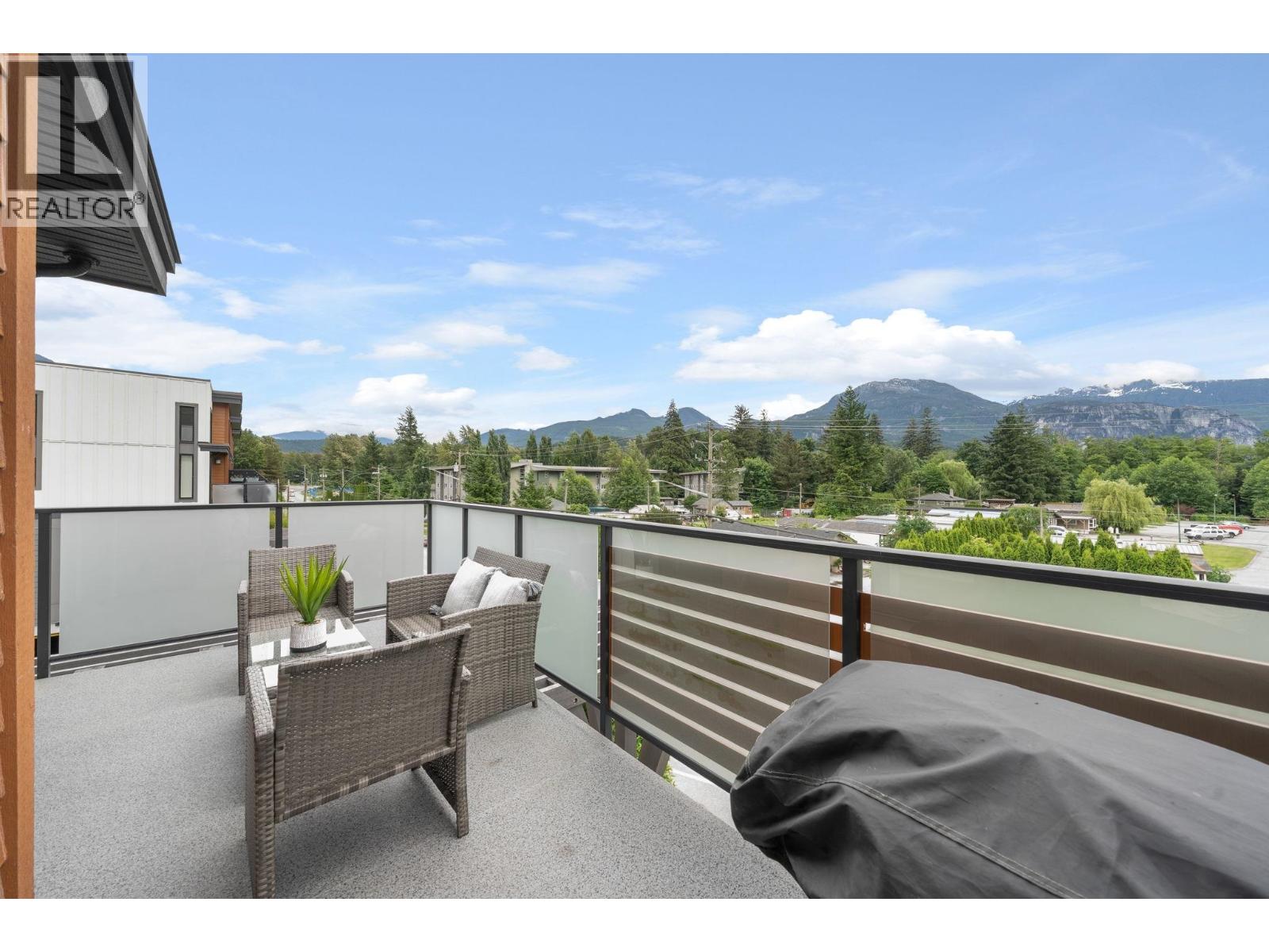 206 39767 GOVERNMENT ROAD, Squamish