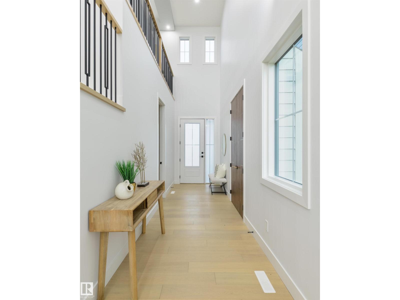 266 Falcon Crescent - photo 2