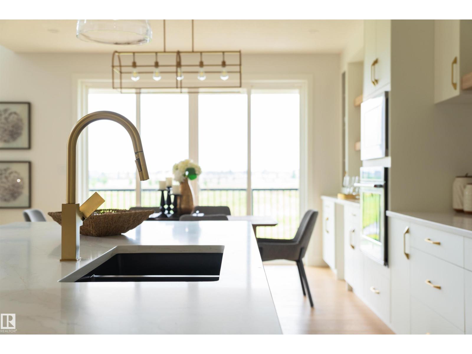 266 Falcon Crescent - 57