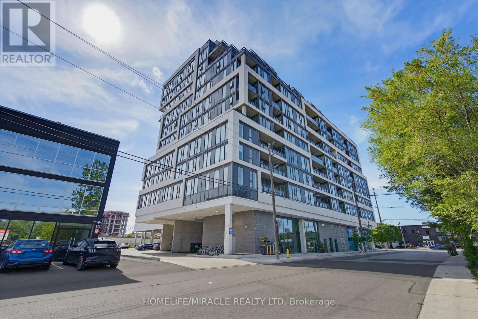 Listing photo of 605 - 859 THE QUEENSWAY