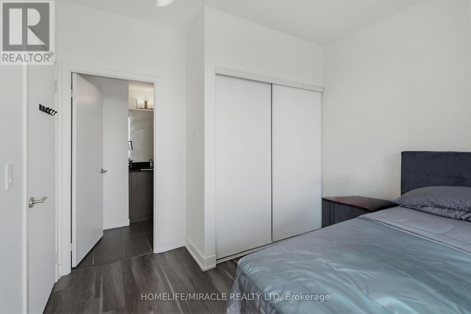 #605 859 THE QUEENSWAY - Image 12