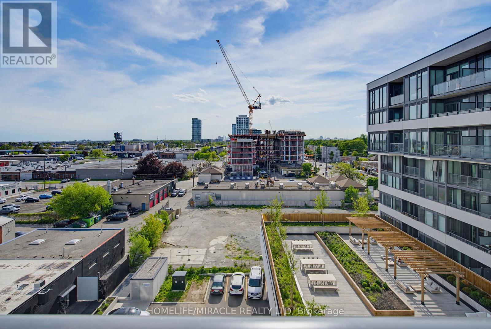 #605 859 THE QUEENSWAY - Image 16