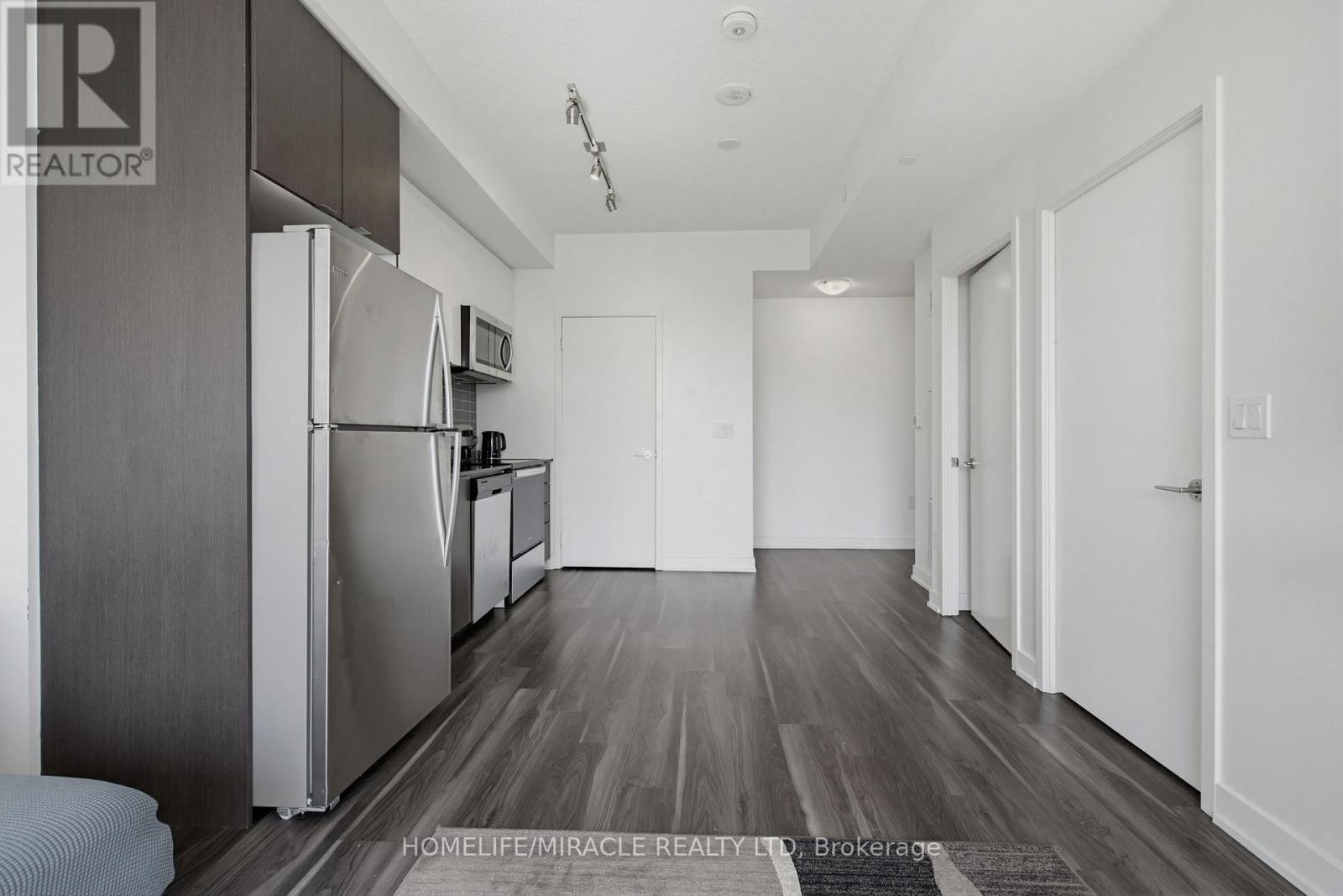 #605 859 THE QUEENSWAY - Image 6