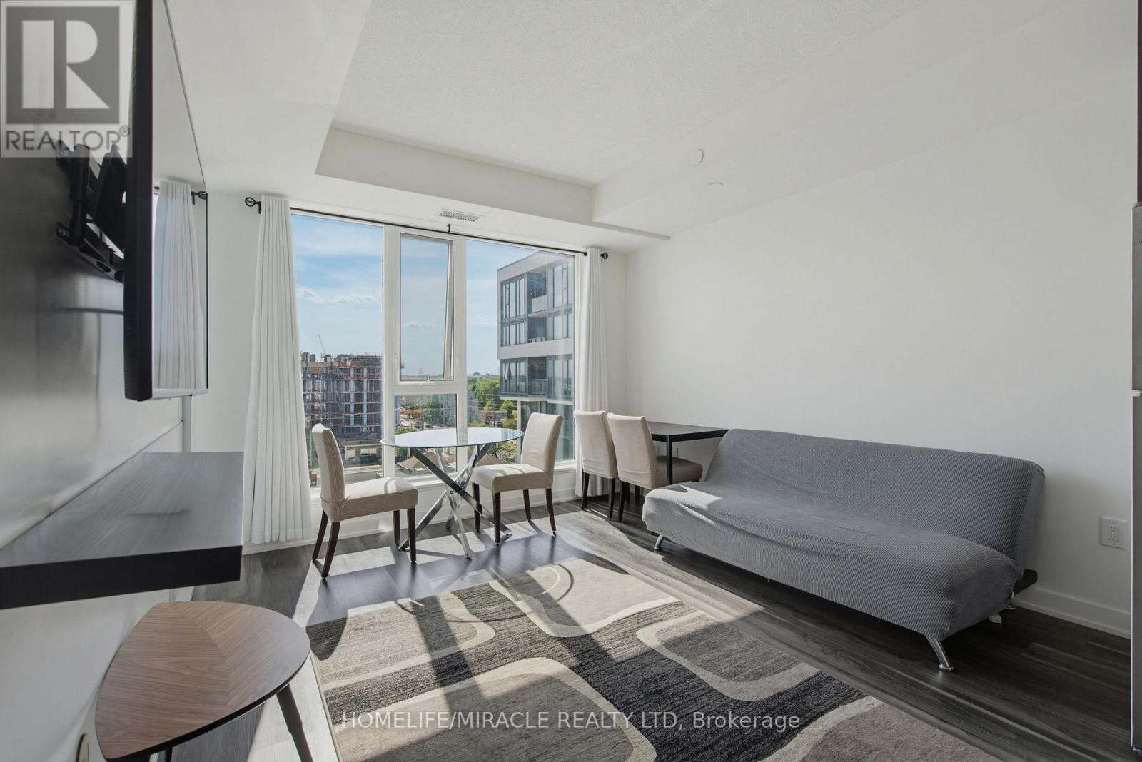 #605 859 THE QUEENSWAY - Image 9